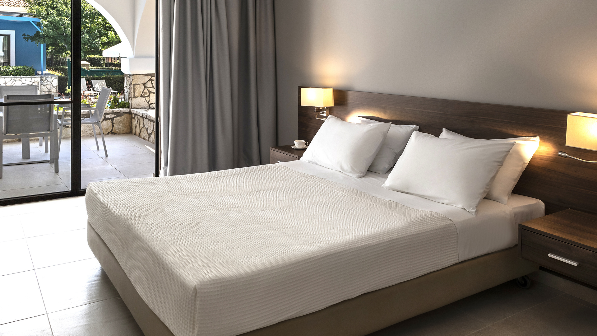 FAMILY APARTMENT SHARING POOL (4)